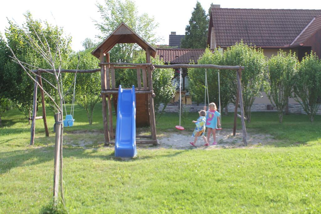 Ponty-Poronty Vendeghaz Hotel Nagybaracska Екстериор снимка